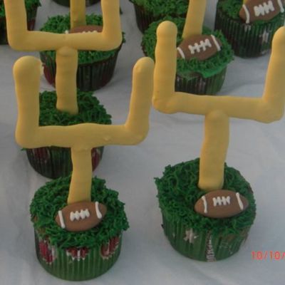 Homecoming_Football_Cupcakes_U.jpg