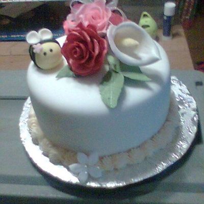 Round With Gum Paste Roses