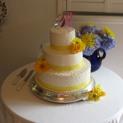 Daisy And Roses Wedding Cake