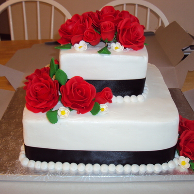 Black And White Wedding Cake With Red Roses