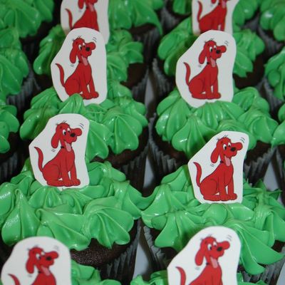 Clifford Cupcake Parade