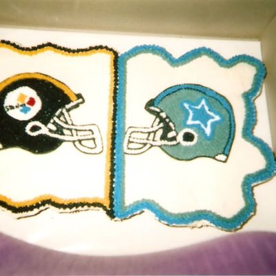 Cowboys Vs Steelers Cupcake Cake
