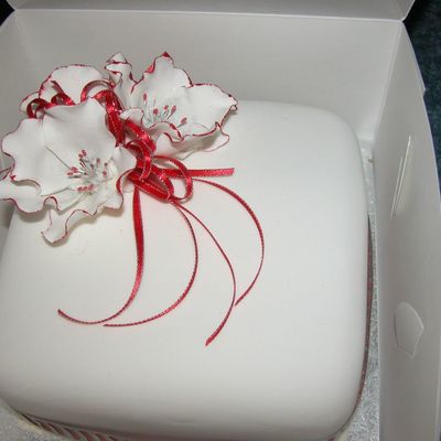 Christmas Cake With Open Roses