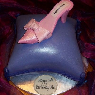 Mos_Birthday_Shoe_Cake.jpg