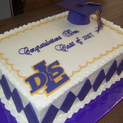 De_La_Salle_Grad_Cake.jpg
