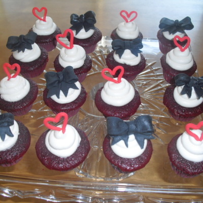 Black Bows & Red Hearts