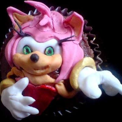 Amy Rose Cupcake
