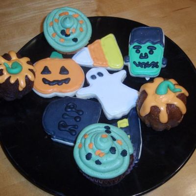 Halloween Cookies And Cupcakes