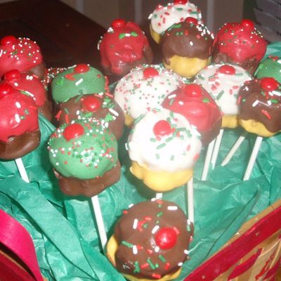 Christmas Cupcake Pops