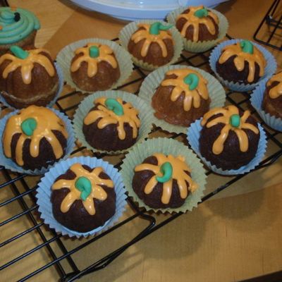 Halloween Bundt Cake Pumpkins