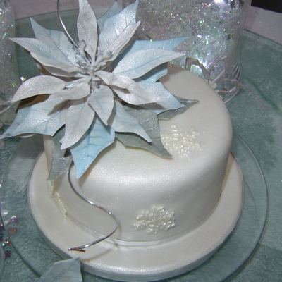 Poinsettia Christmas Cake
