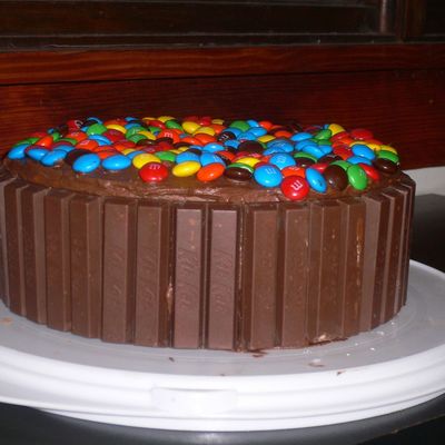Kit Kat Barrel Cake