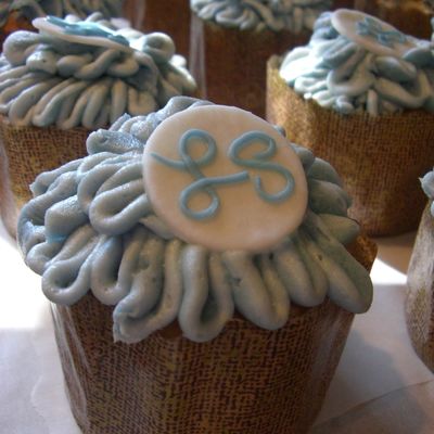 Panettone Mold Monogram Cupcakes