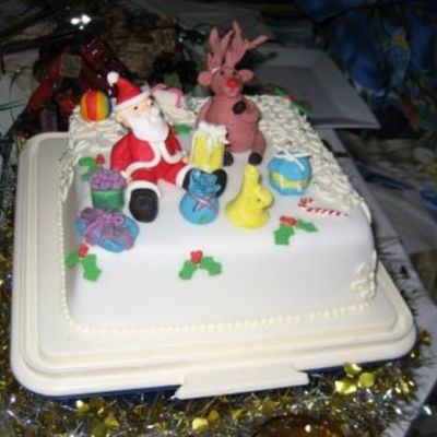 Santa And Reindeer Cake