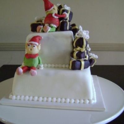 Elf Christmas Cake