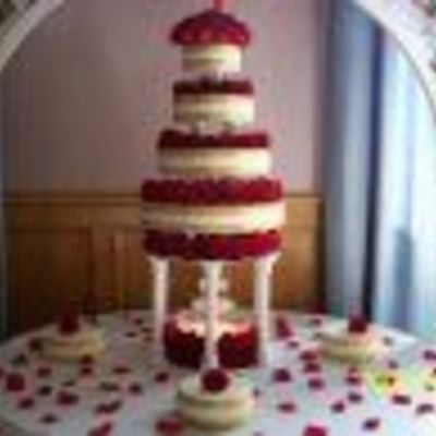 Gold/roses Wedding Cake