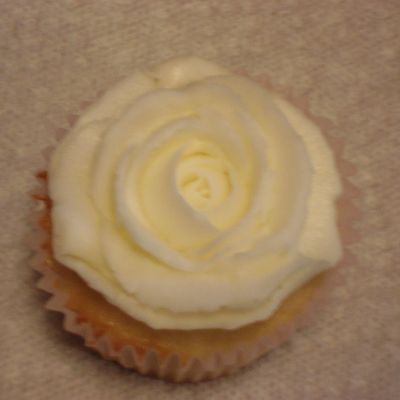 Cupcake W/ Rose