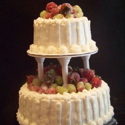White Teired Cake With Fresh Sugar Fruit