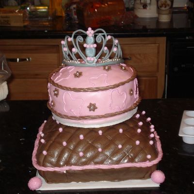 Pillow Cakes With Tiara