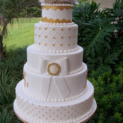 Gold Accent Wedding Cake