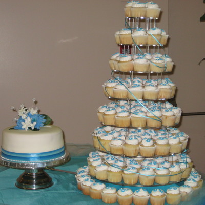 Cupcake And Cake Wedding Cake