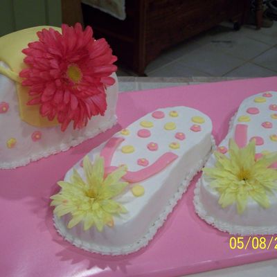 Flip-Flop And Purse Cake