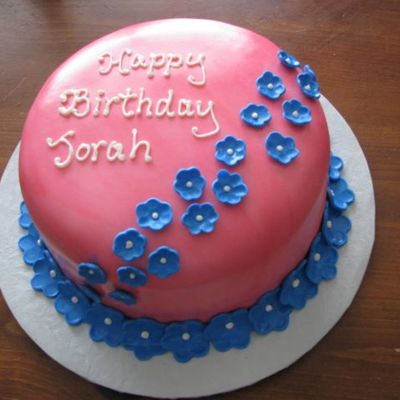 Pink Fondant Daisy Cake