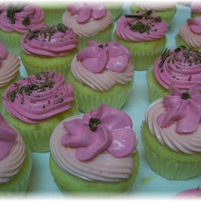 Pink_Flower_Cupcakes.jpg