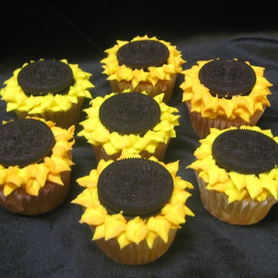 Oreo Sunflower Cupcakes