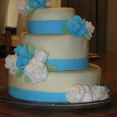 Turqoise/white Rose Fondant Cake