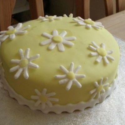 Daisy Birthday Cake