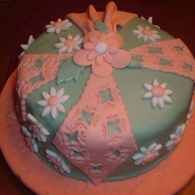 Fondant Daisy Cake
