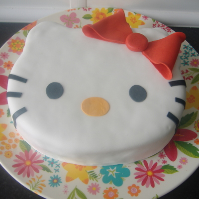 Hello Kitty Cake