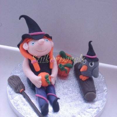 Gumpaste Witch And Owl