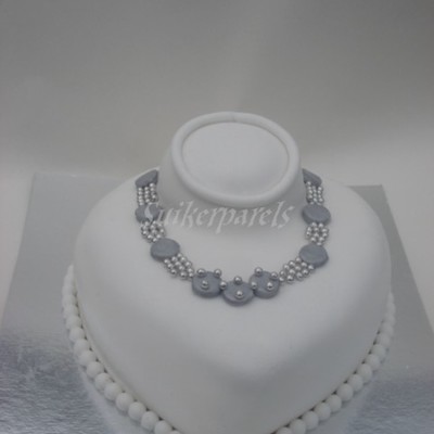 Necklace-Cake.