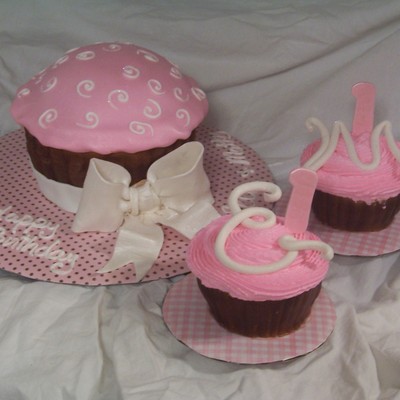 1St Birthday Giant Cupcake