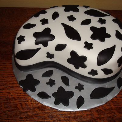 Black And White Paisley Cake