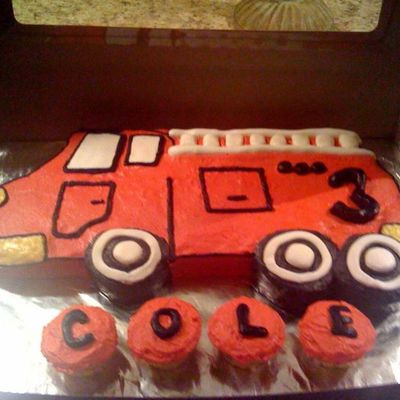 Pull Apart Cupcake Firetruck Cake