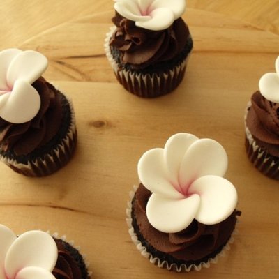 Frangipani Cupcakes