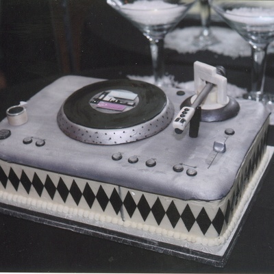 Turntable Grooms Cake