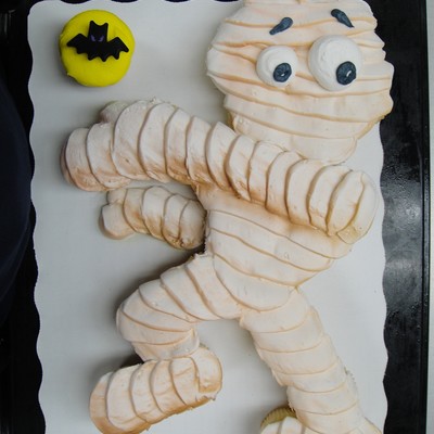 Mummy Cupcake Cake