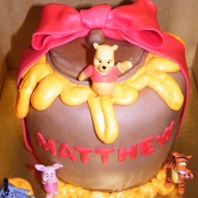 Pooh Honey Pot Gift Cake