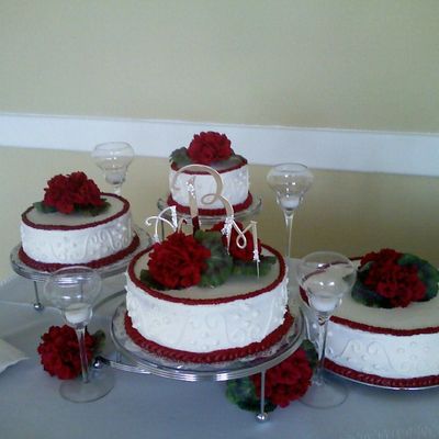 Red And White Wedding Cake