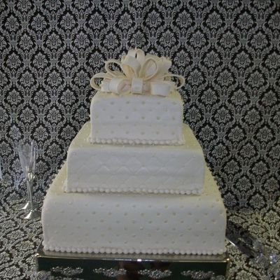 Pearls & Fondant Bow