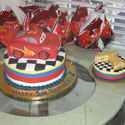 Lightning Mcqueen And Piston Cup