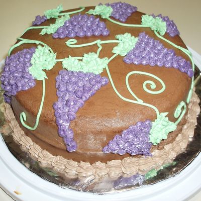 Chocolate Cake With Grapes