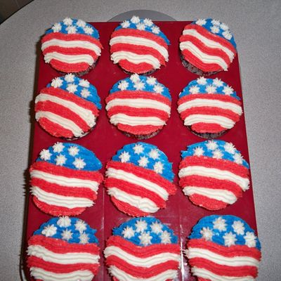 Auction Crew's Memorial Day Cupcakes