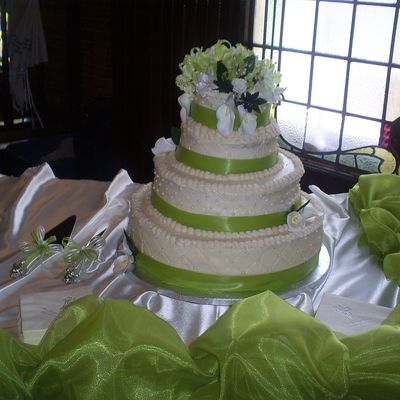 Green & Ivory Wedding Cake