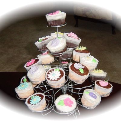 Cupcakes With Ri Flowers