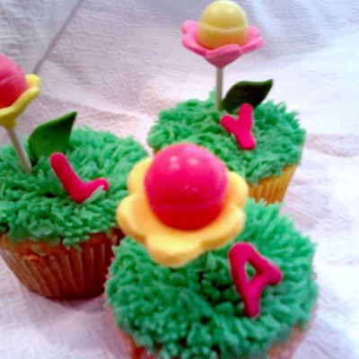 Dumb Dumb Flower Cupcakes